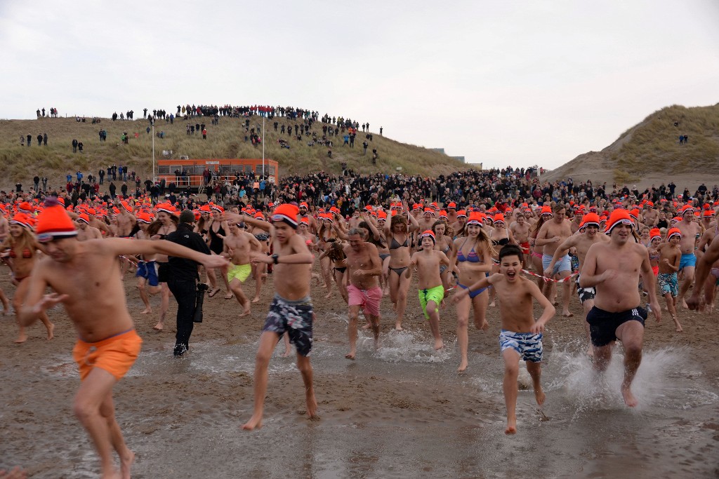 ../Images/Nieuwjaarsduik Nederzandt 2016 021.jpg